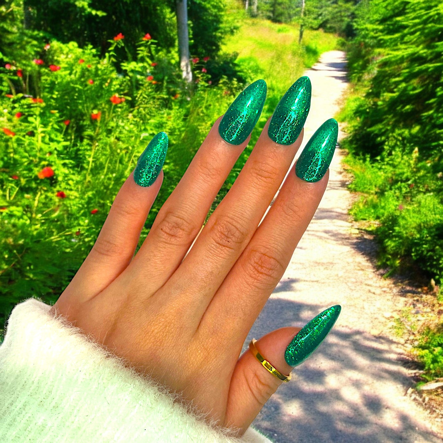 PG011 - Glittering Emerald