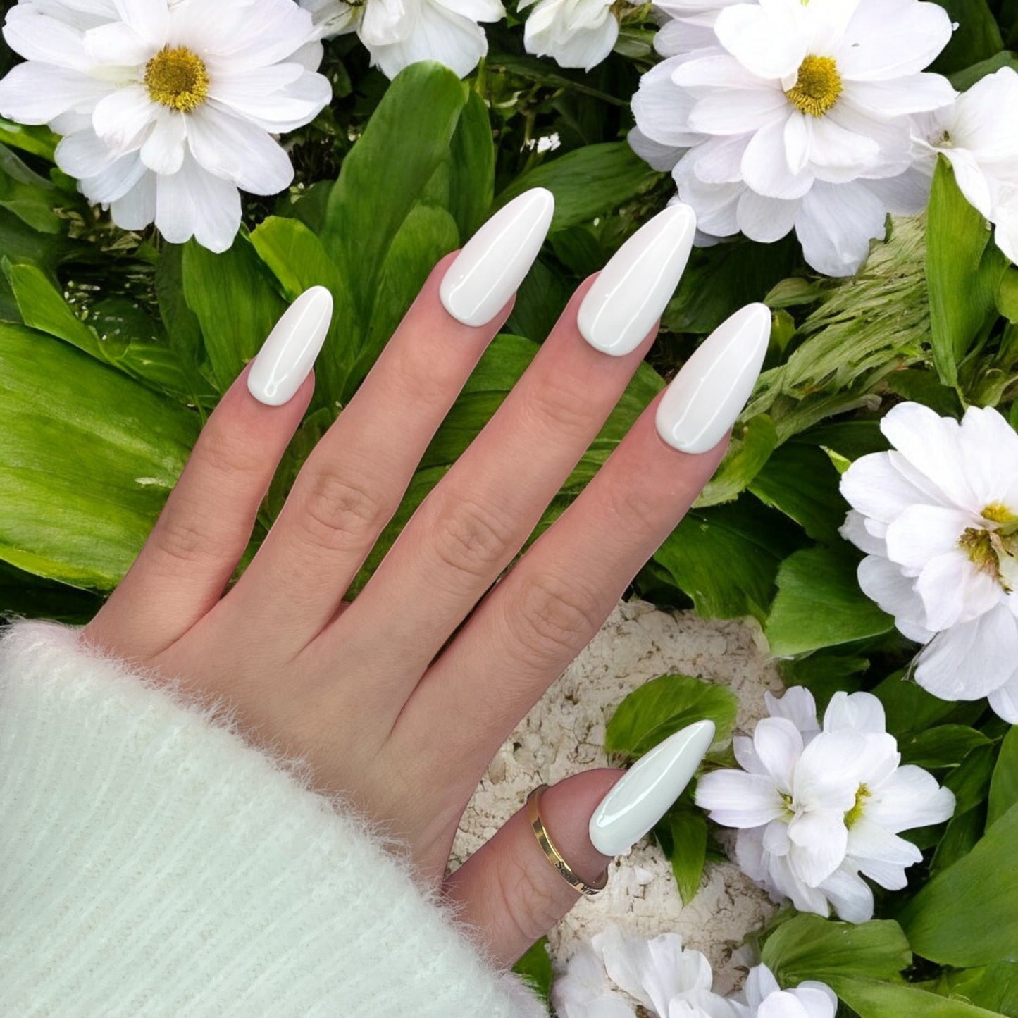 G001 - White