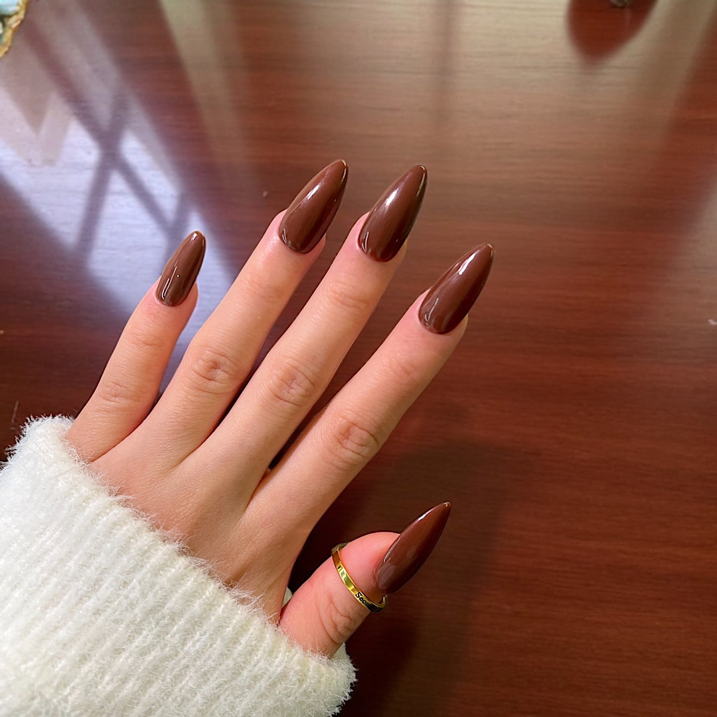 G019 - Mahogany Muse